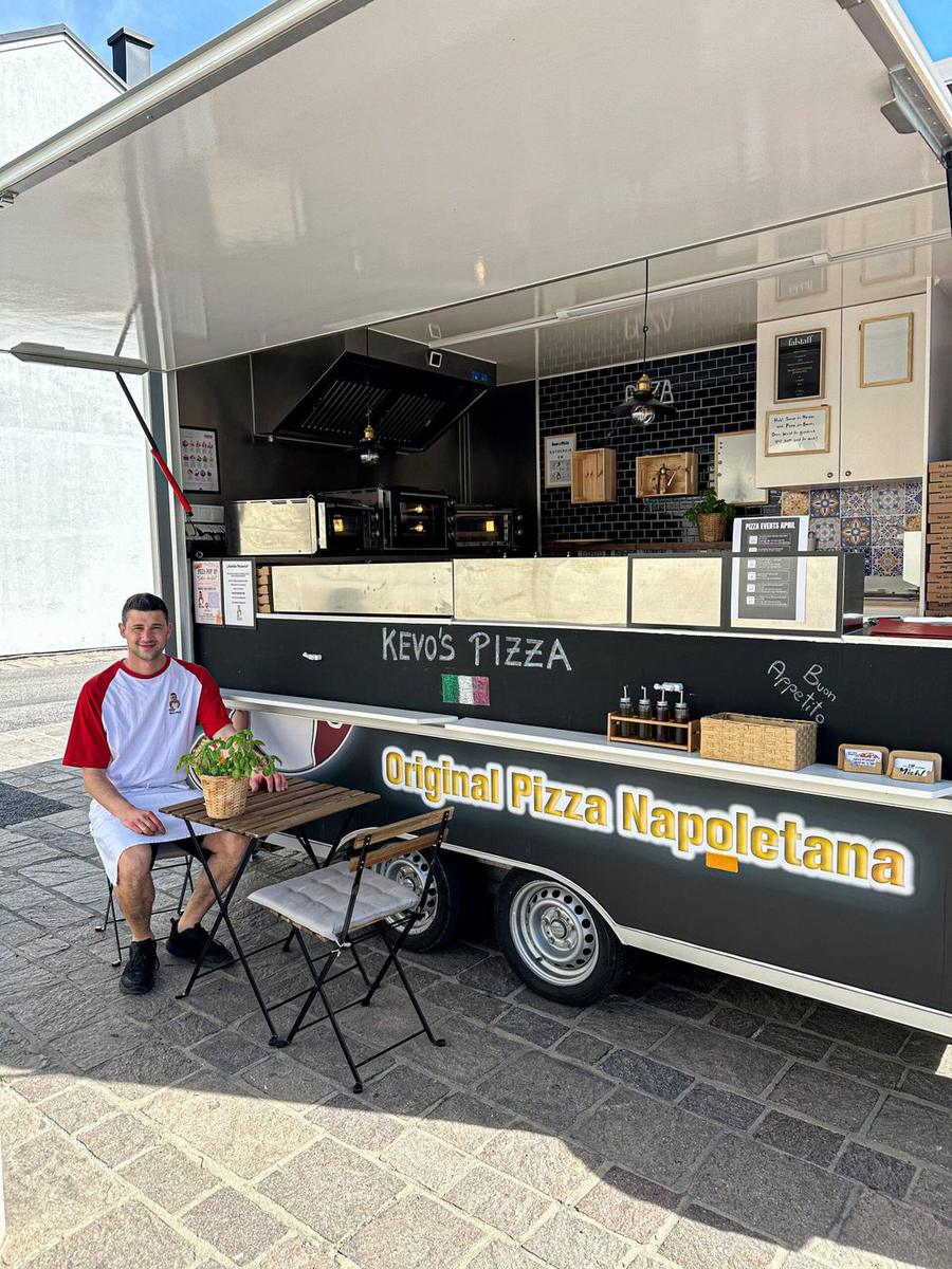 Der Kevo's-Pizza-Trailer im Einsatz